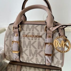 NWT.   MICHAEL KORS Bedford Legacy Extra-Small Logo Duffle Crossbody Bag